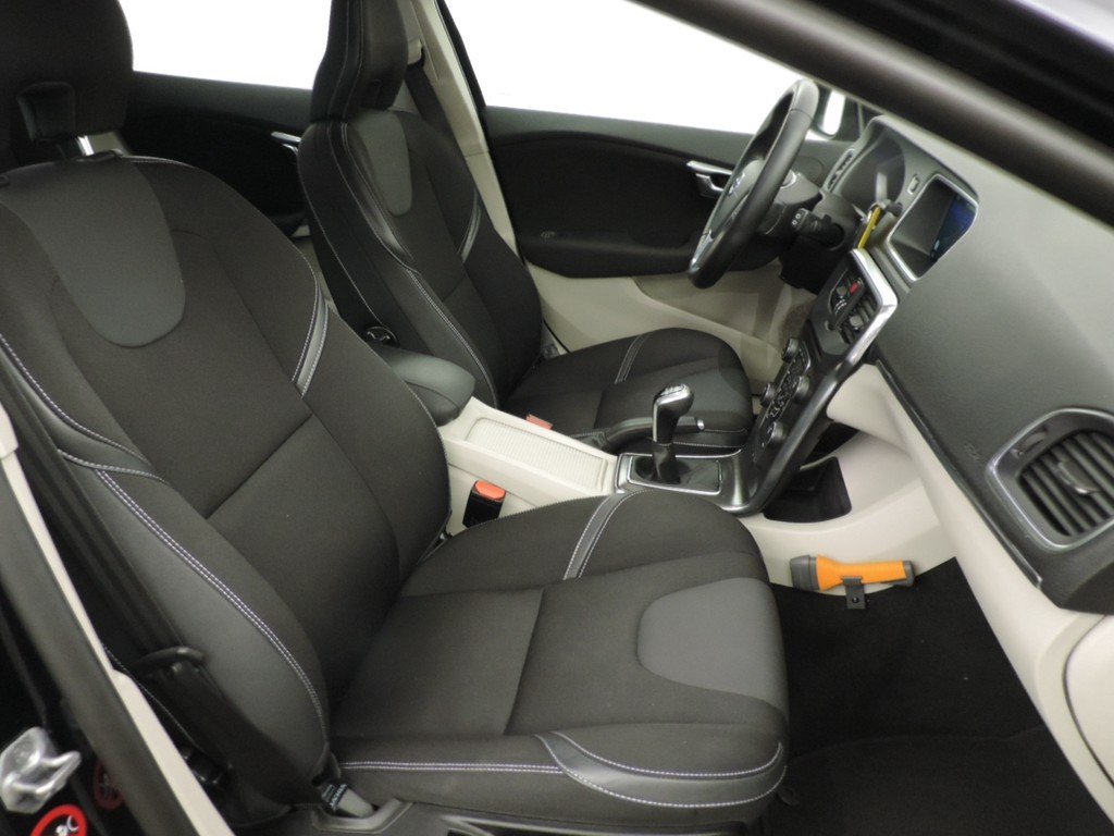 Volvo V40 2 0 D2 120pk Momentum Business Leer Navi Led